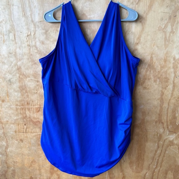 Swimsuits for All Blue V-Neck Ruched Skirted Swimsuit Blue - Picture 13 of 13